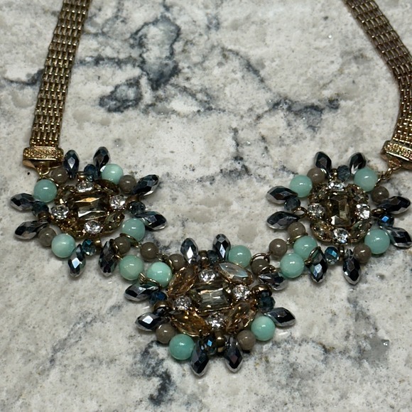 J Crew Gold Tone Statement Bib Necklace Green Amber Crystal Cluster Chain Floral - Picture 4 of 12